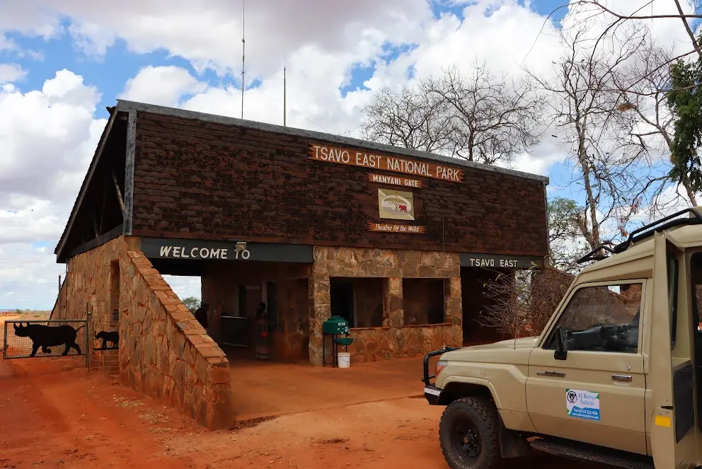 tsavo-east-safari